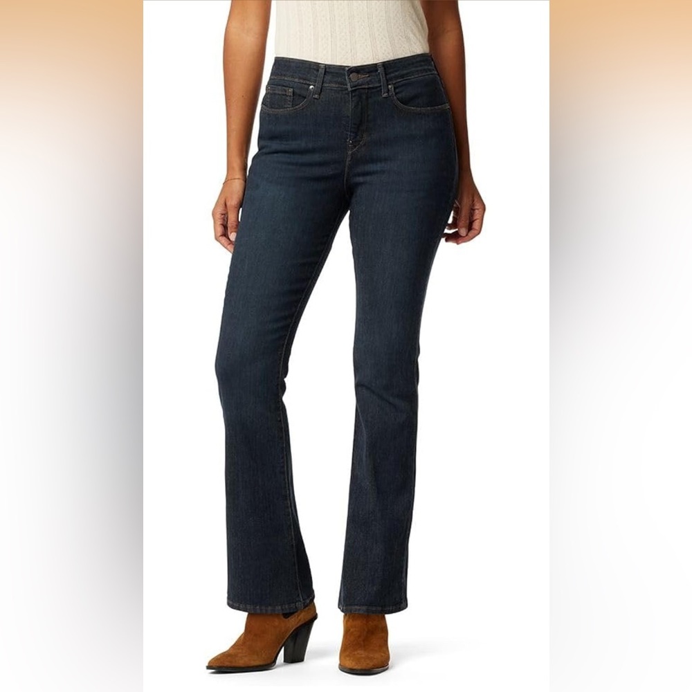 Levi’s Mid Rise Bootcut Jeans NWT